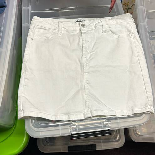 Celebrity Pink  Size 9 white denim skirt