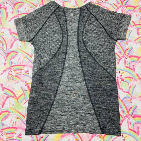 Zella  GREY ATHLETIC WORKOUT SHORT SLEEVE SHIRT