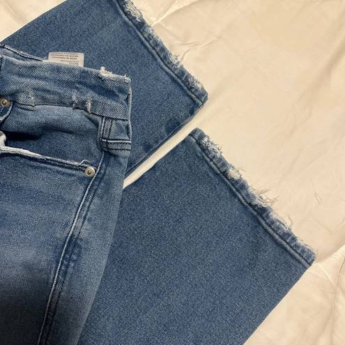 Good American  Straight Leg Jeans