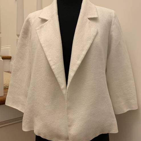 Dana Buchman  100% linen Petite Sz 6 white Blazer