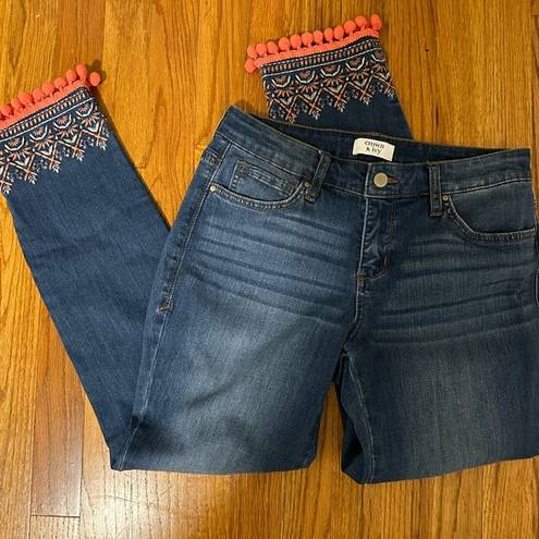 Crown & Ivy NWOT  Straight Leg Jeans with Design on bottom size 4