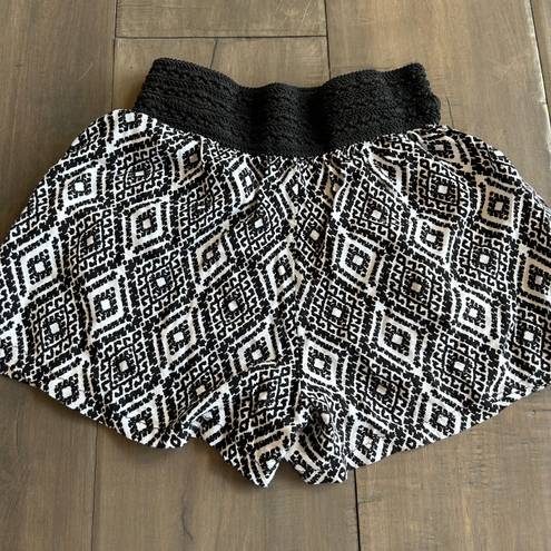 Eye Candy elastic flowy shorts