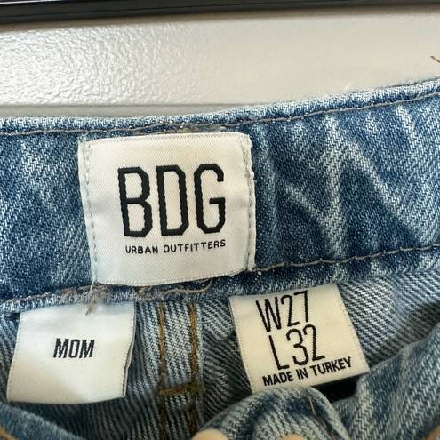 BDG Straight Leg Mom Jean