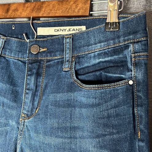 DKNY  BLUE JEANS SIZE 4 STRAIGHT LEG