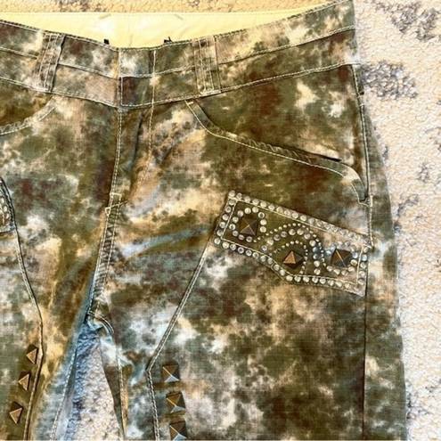 Guess  Green Camo Capri Pants Size 25