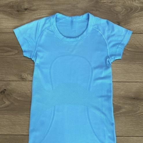 Lululemon  Swiftly Tech Short Sleeve Seamless Blue Tee Shirt Size 2