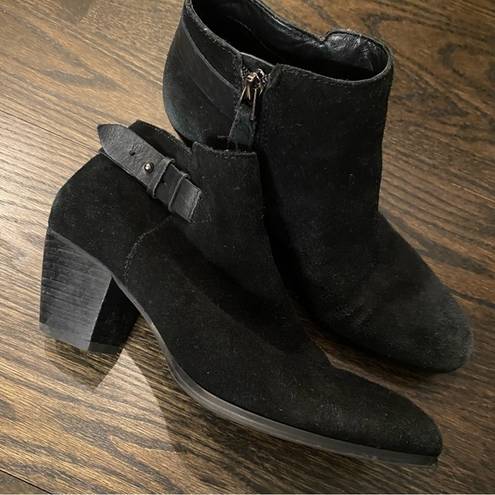 Guess  suede booties