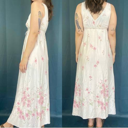 JC Penny Vintage 70s JCPenney Floral Keyhole Nightgown