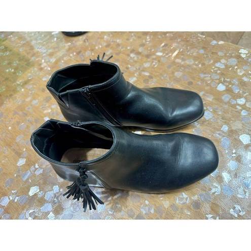 Comfortview  Angelia Black Faux Leather Ankle Bootie - Size 7.5