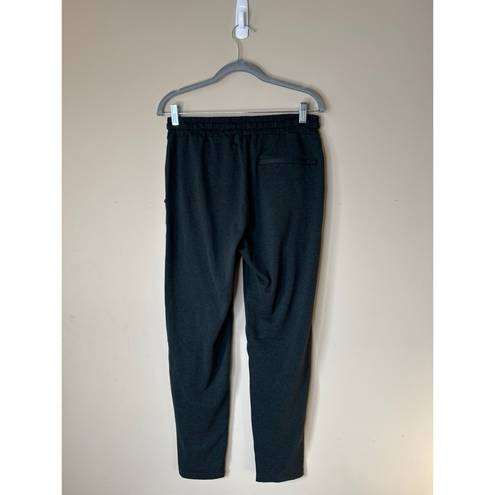 Vuori  Woman’s Green Joggers Size Medium