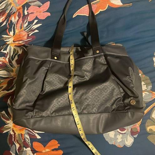 Lululemon  overnight bag