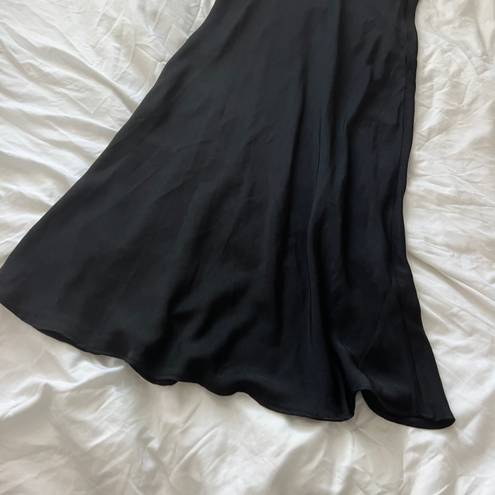 Urban Outfitters midi skirt Size medium  Condition: great  Color: black  Details : - Pull up style with side zipper