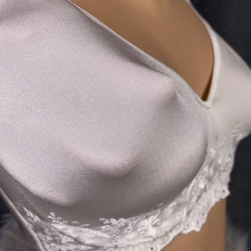 Second Skin New Vintage Olga Simply Perfect Satin Bra 32D  White 33042 Unlined