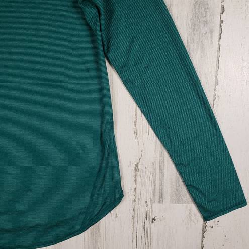 Xersion NWT  Quick Dry Green long Sleeve V-Neck Shirt Women's Size Small