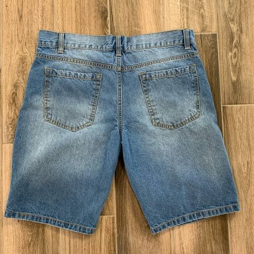 Bermuda Rustic Blue Distressed Denim  Shorts Women’s Size 32