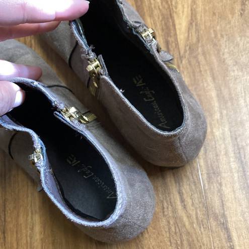 American Eagle  woman’s size 6 brown zip ankle boots booties