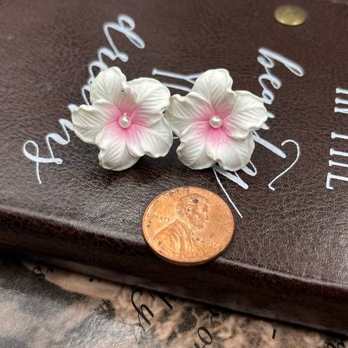 Daisy Vintage White  Bohemian Stud Earrings