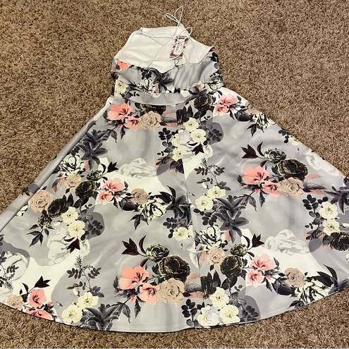 Boohoo New With tags  floral print strap full skater dress gray size 8