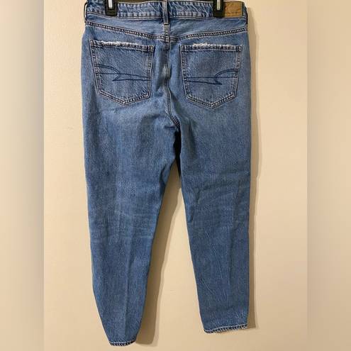 American Eagle Womens  Medium Wash Slightly Distressed Straight Leg Jeans Size 6