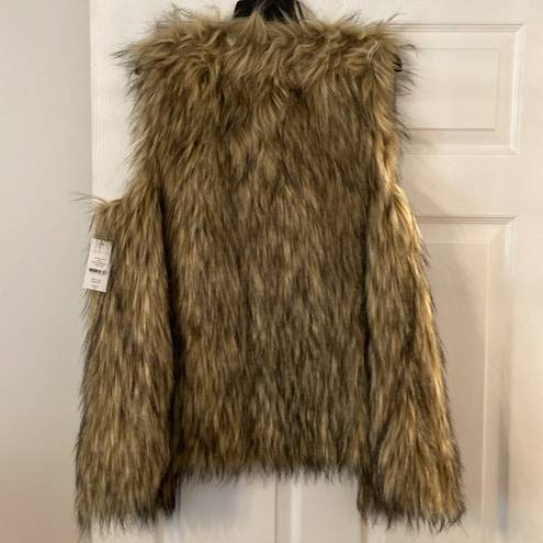 Signature Studio  Faux Fur size L brand new with tags length 28” bust 40/42”