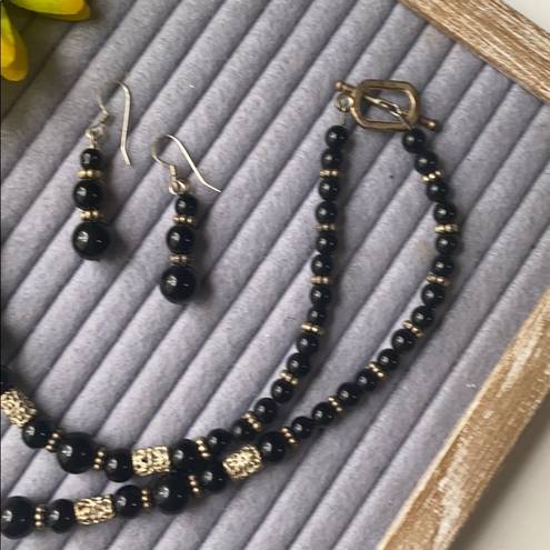 Onyx Vintage | Black  beaded necklace with matching earrings - like new!