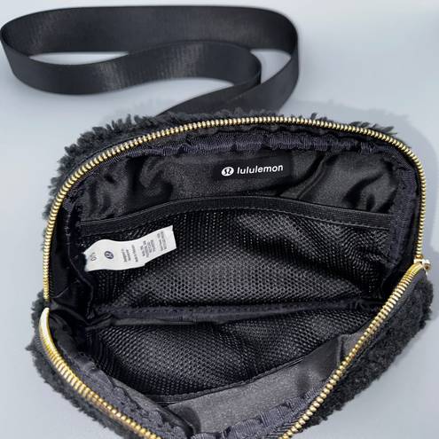 Lululemon Everywhere Fleece Belt Bag