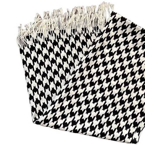 Houndstooth  scarf 