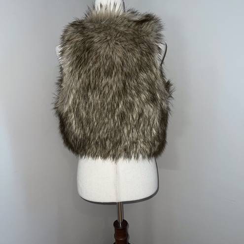 American Eagle Funky  Faux Fur Vest!