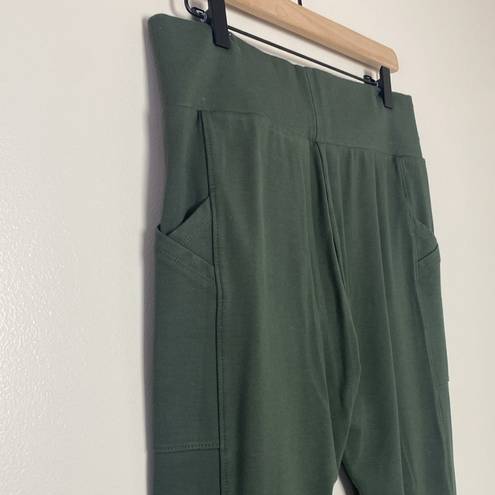 Lou & grey  Ponte Knit Pocket Capri Leggings Olive Green Size LP