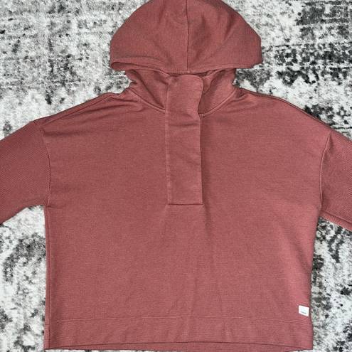 Vuori  Bayview Thermal Hoodie in Rosewood