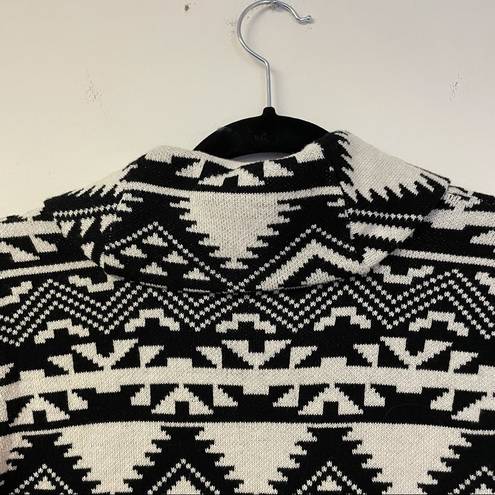 CHAPS  Black White Southwestern Patterned Vest M