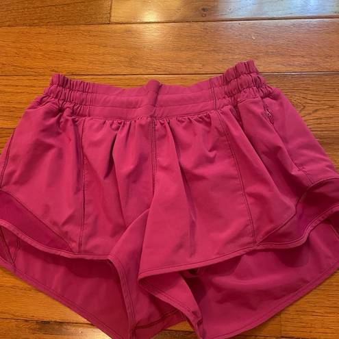 Lululemon  Hotty Hot Low Rise 2.5” Shorts Size 8 Ripened Raspberry Pink