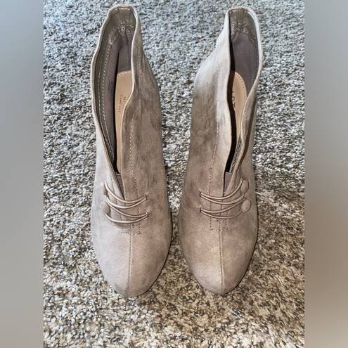 Apt. 9 Never been worn nude booties