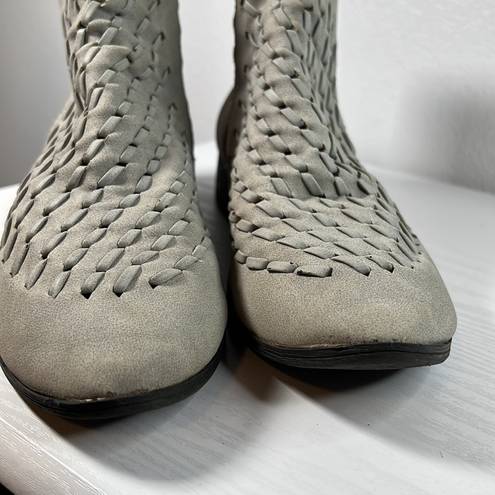 blowfish  Malibu Gray Weaved Suede Booties Size 9