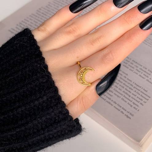 The Moon cute ring | size 7 | high quality | aesthetic | sacred geometry | witchy |