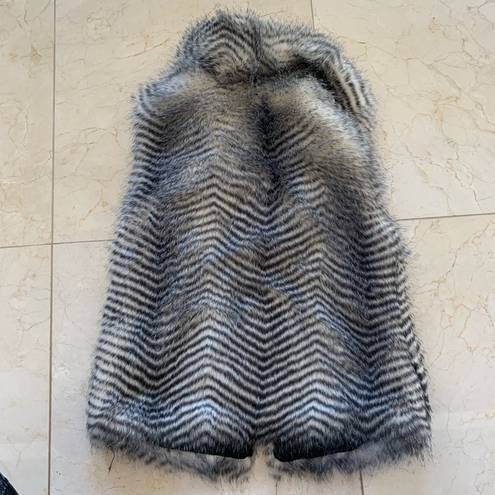 Jack by BB Dakota Jack Black/White Zebra Like Fur Vest Sz Small