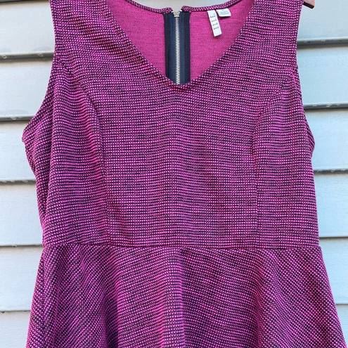 Elle size M Tweed Peplum Textured Fuchsia Sleeveless Top