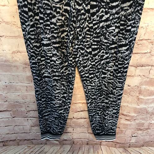 Fabletics NWT  Eve Printed Jogger Pant