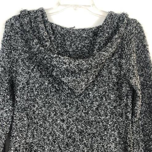 BKE  Embroidered V-Neck Gray Pullover Sweater Size Medium