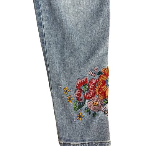 Chico's Chico’s So Slimming Girlfriend Slim Leg Embroidered Crops Size 6R