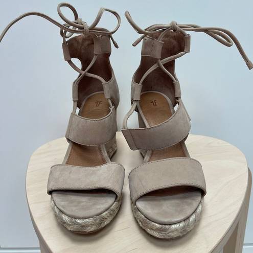 Frye Roberta Ghillie Sandals 7M Beige Strappy Wedge Heel Rope Detail Shoes