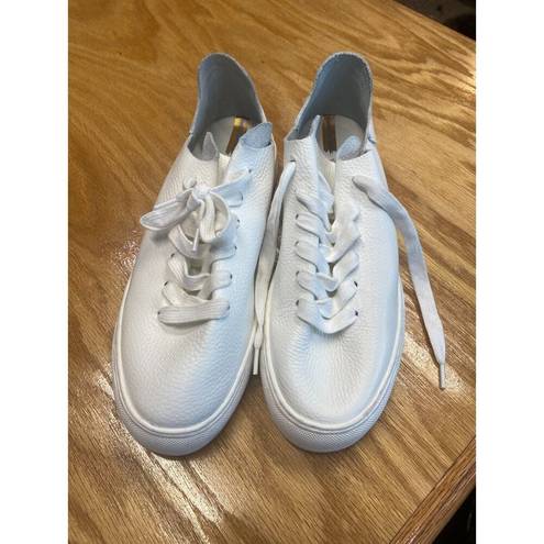 Sam Edelman  Poppy Athletic Shoes Women's 8 White Leather Slip On Round Toe S20