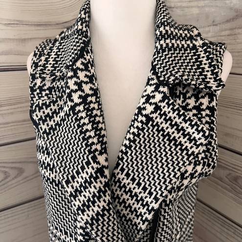 CHAPS Black & White Houndstooth Asymmetric Zip Sweater Vest