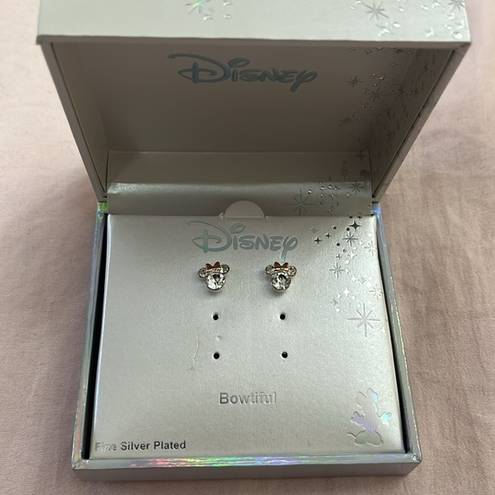 Disney NWT  Minnie Mouse Earring Studs