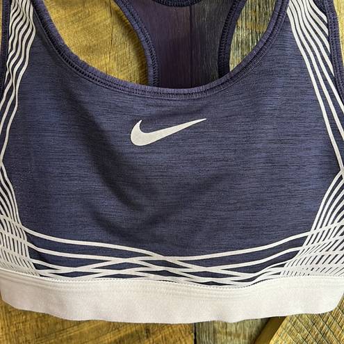 Nike  sports bra size M