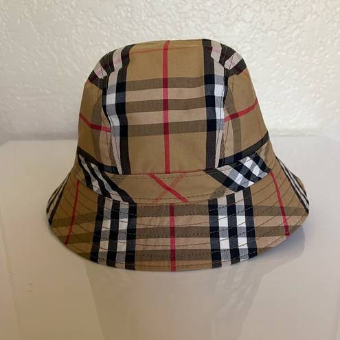 Burberry bucket hat