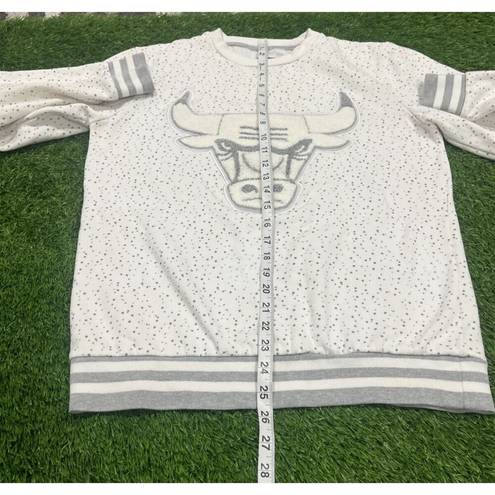 Nba  Chicago Bulls Vintage Womens White Logo Sweatshirt Medium