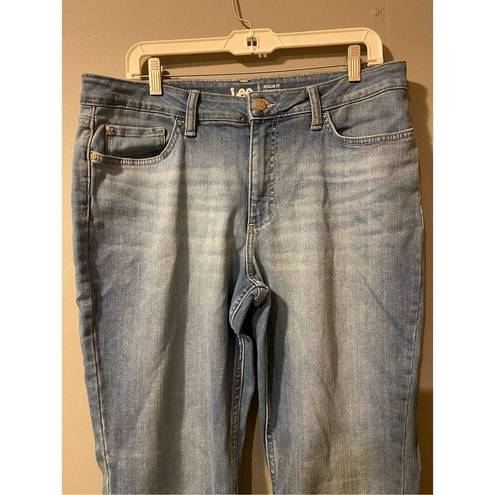 Lee  Light Wash Regular Fit Straght Leg Midrise Jeans Size 14