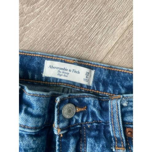 Abercrombie & Fitch NWOT Abercrombie The Skinny High Rise Jean Size 28/6