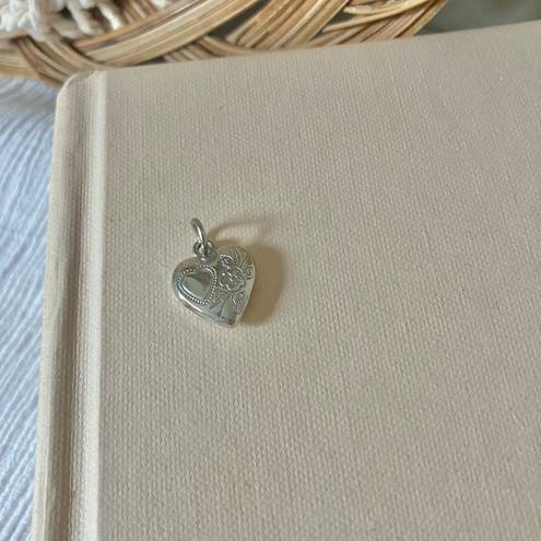 Vintage “Perseverance” Silver Floral Heart Pendant Charm Girlhoodcore Preppy Femme Jewelry